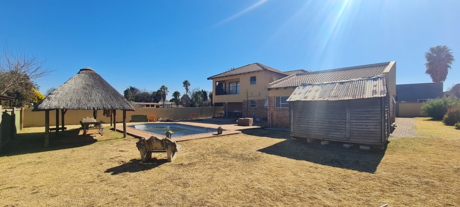 To Let 4 Bedroom Property for Rent in Sonneveld Gauteng