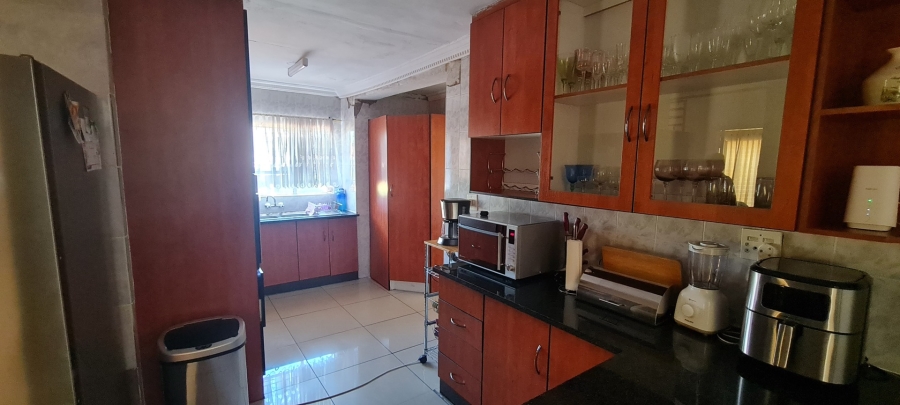 To Let 4 Bedroom Property for Rent in Sonneveld Gauteng