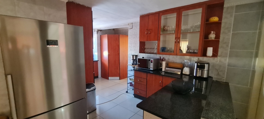 To Let 4 Bedroom Property for Rent in Sonneveld Gauteng