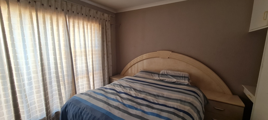 To Let 4 Bedroom Property for Rent in Sonneveld Gauteng