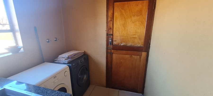 To Let 4 Bedroom Property for Rent in Sonneveld Gauteng