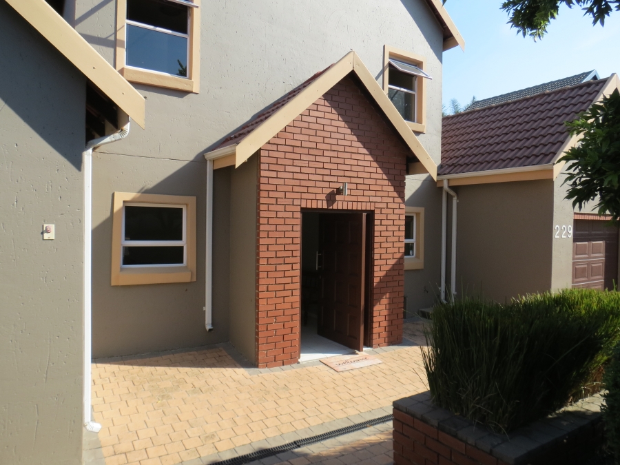 3 Bedroom Property for Sale in Greenstone Hill Gauteng