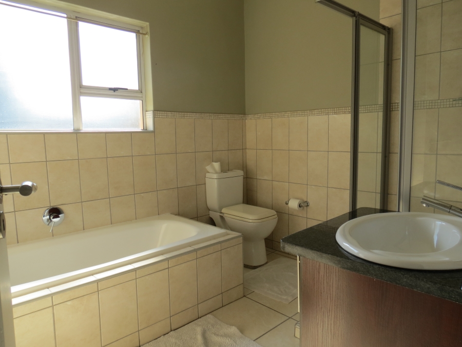 3 Bedroom Property for Sale in Greenstone Hill Gauteng