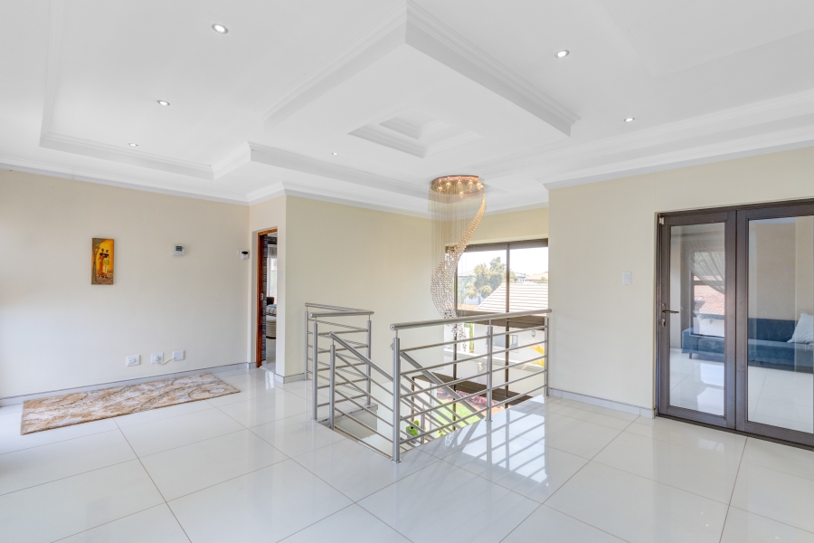 To Let 5 Bedroom Property for Rent in Heuwelsig Estate Gauteng