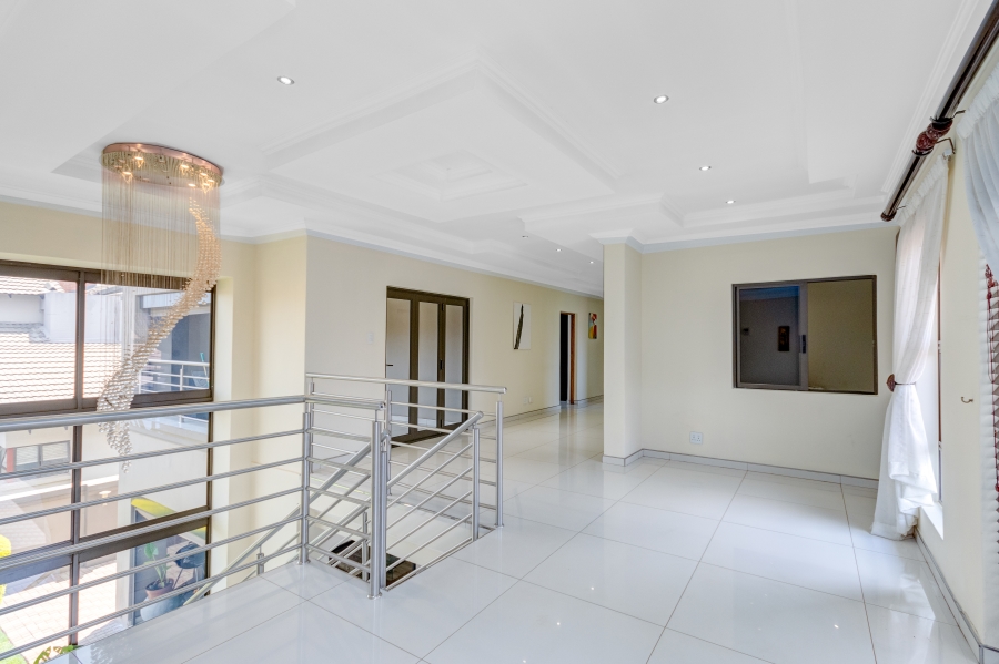 To Let 5 Bedroom Property for Rent in Heuwelsig Estate Gauteng