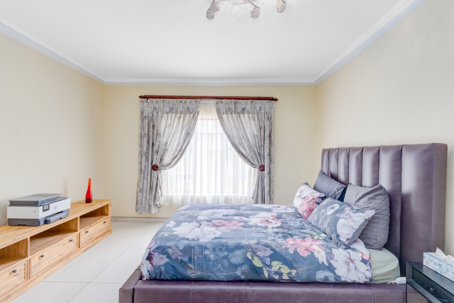 To Let 5 Bedroom Property for Rent in Heuwelsig Estate Gauteng