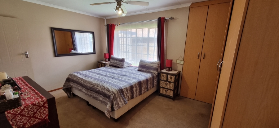 3 Bedroom Property for Sale in Wierda Park Gauteng