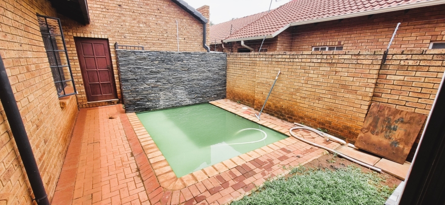 3 Bedroom Property for Sale in Wierda Park Gauteng