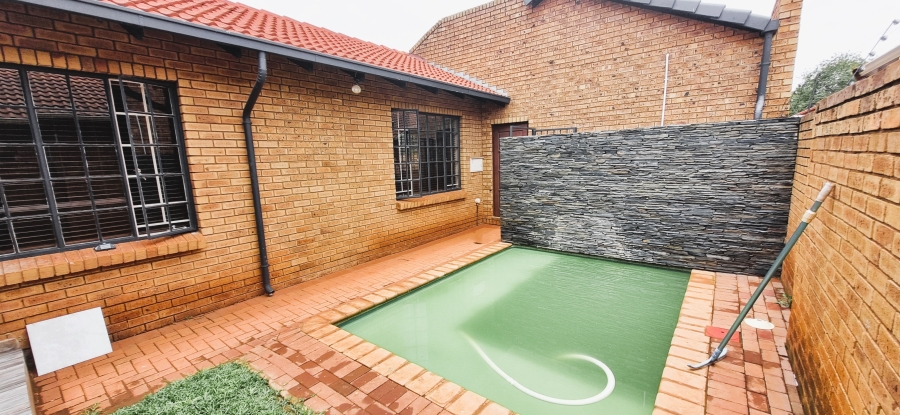 3 Bedroom Property for Sale in Wierda Park Gauteng