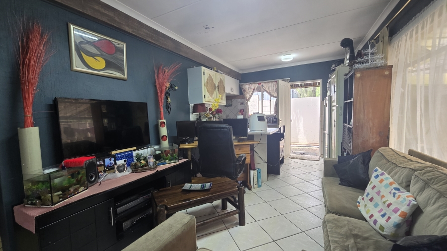 5 Bedroom Property for Sale in Garsfontein Gauteng