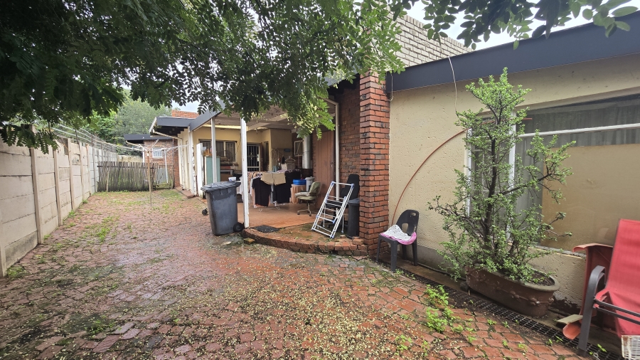 5 Bedroom Property for Sale in Garsfontein Gauteng