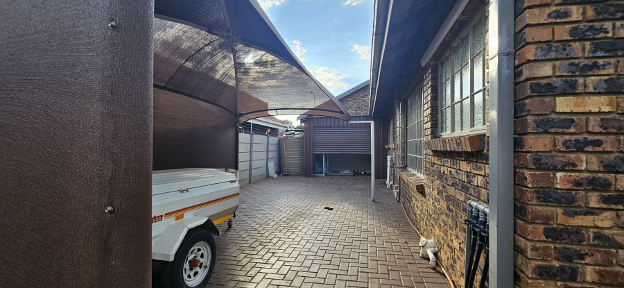 3 Bedroom Property for Sale in Risiville Gauteng