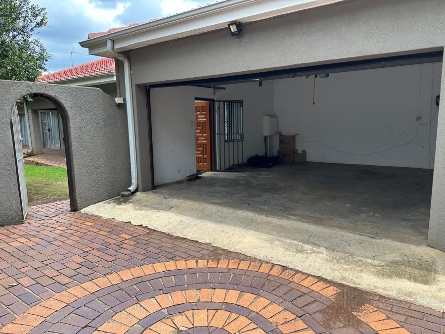 To Let 3 Bedroom Property for Rent in Edendale Gauteng