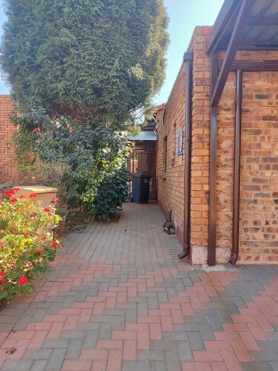 To Let 4 Bedroom Property for Rent in Noordwyk Gauteng