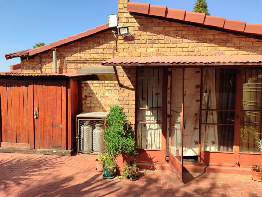 To Let 4 Bedroom Property for Rent in Noordwyk Gauteng