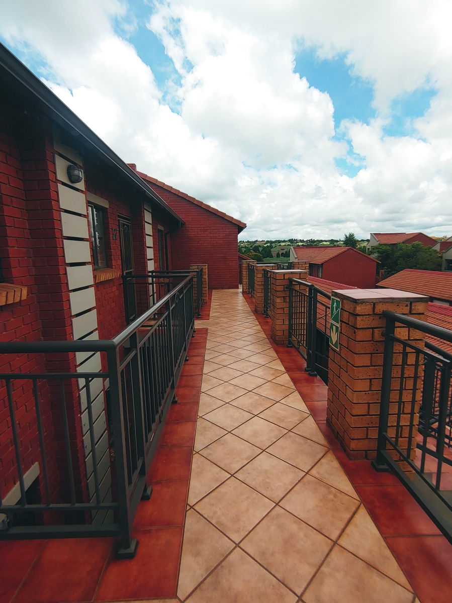 To Let 2 Bedroom Property for Rent in Eco Park Gauteng