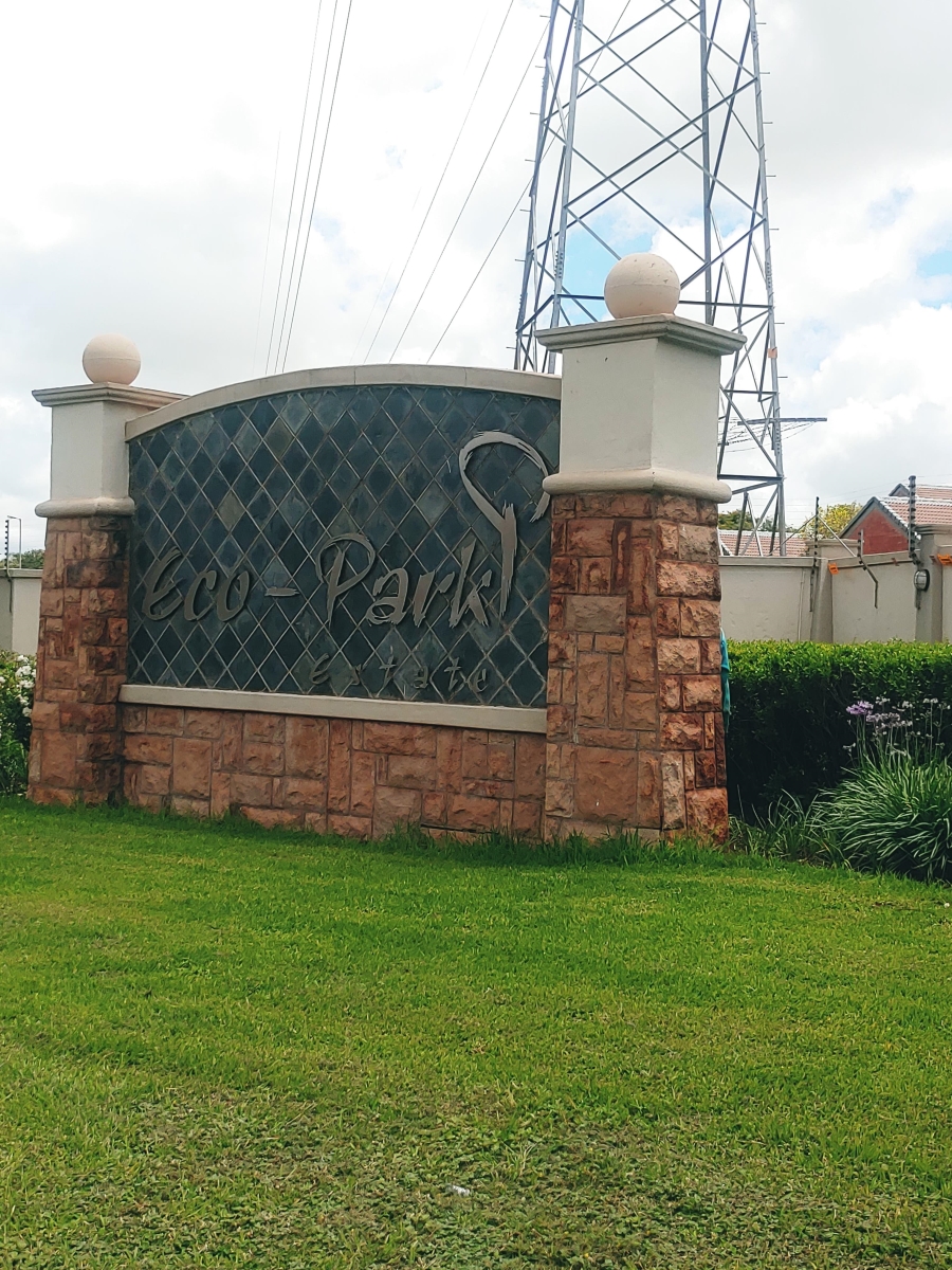 To Let 2 Bedroom Property for Rent in Eco Park Gauteng