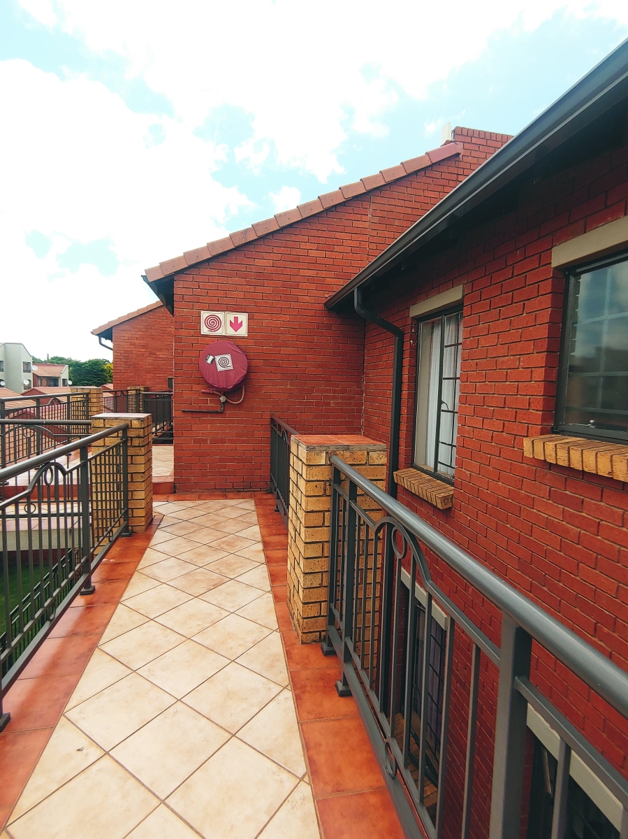 To Let 2 Bedroom Property for Rent in Eco Park Gauteng