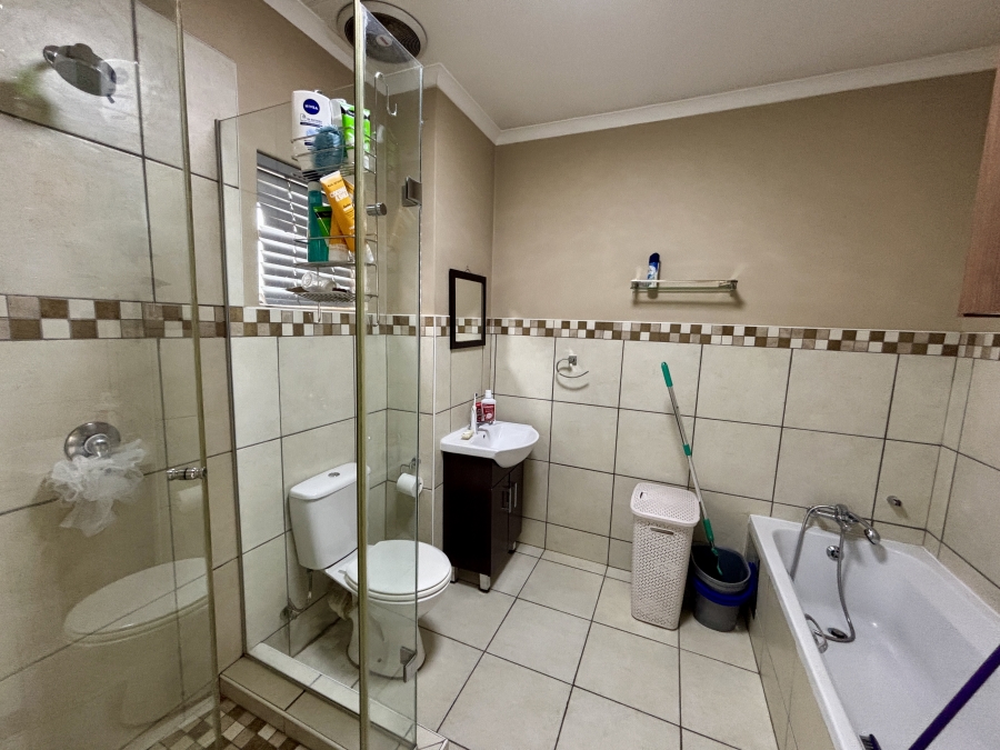 1 Bedroom Property for Sale in Barbeque Downs Gauteng