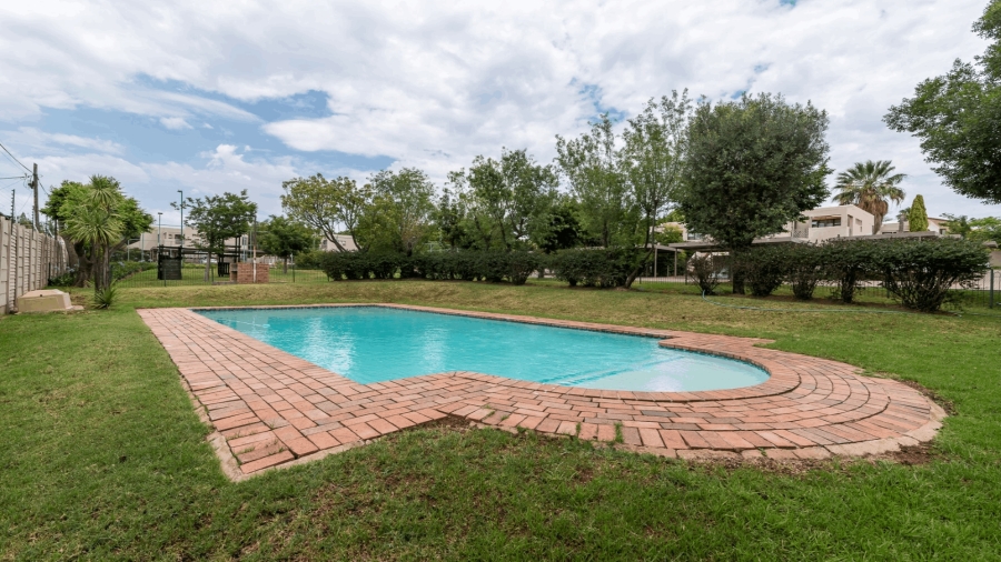 2 Bedroom Property for Sale in Sunninghill Gauteng