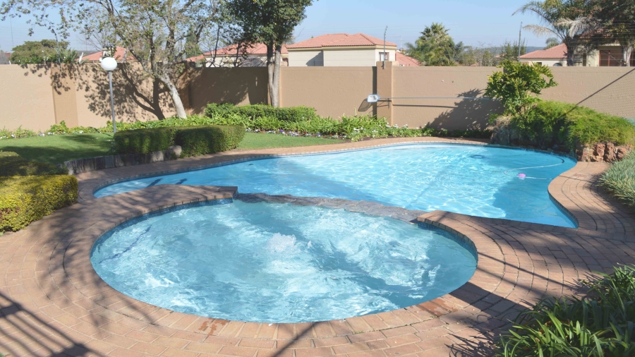 1 Bedroom Property for Sale in Sunninghill Gauteng