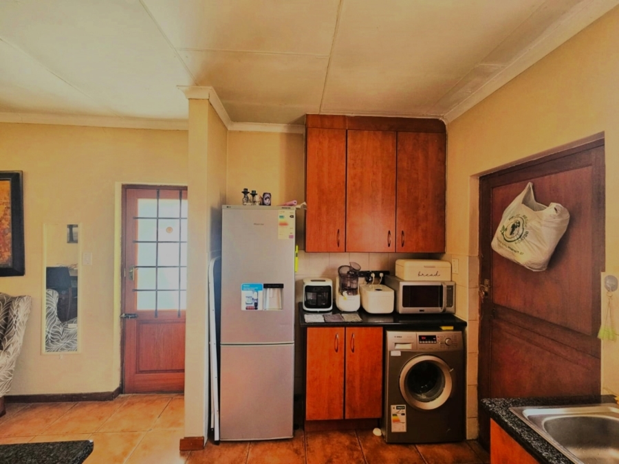 To Let 2 Bedroom Property for Rent in Equestria Gauteng