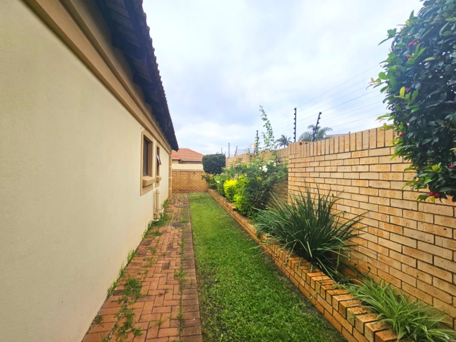 To Let 2 Bedroom Property for Rent in Equestria Gauteng