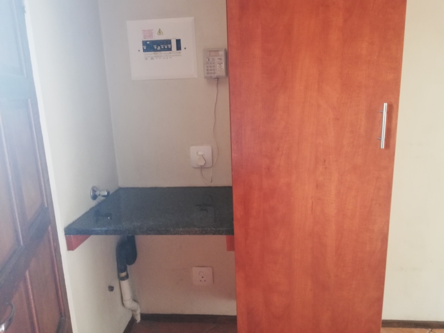 To Let 2 Bedroom Property for Rent in Albertsdal Gauteng