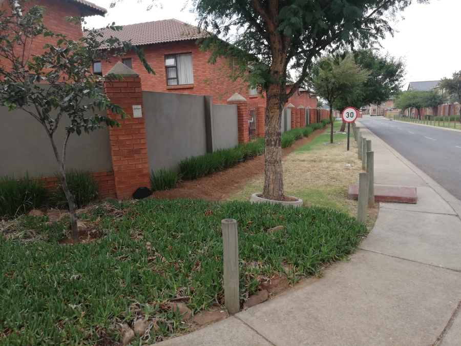 To Let 2 Bedroom Property for Rent in Albertsdal Gauteng