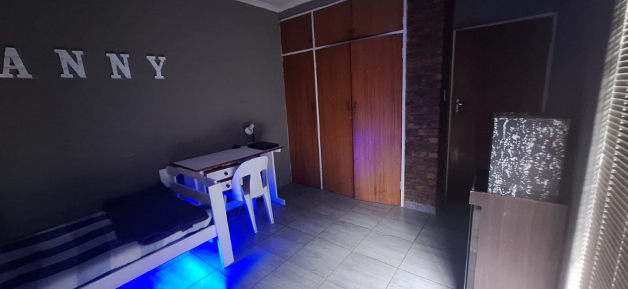 4 Bedroom Property for Sale in Rothdene Gauteng