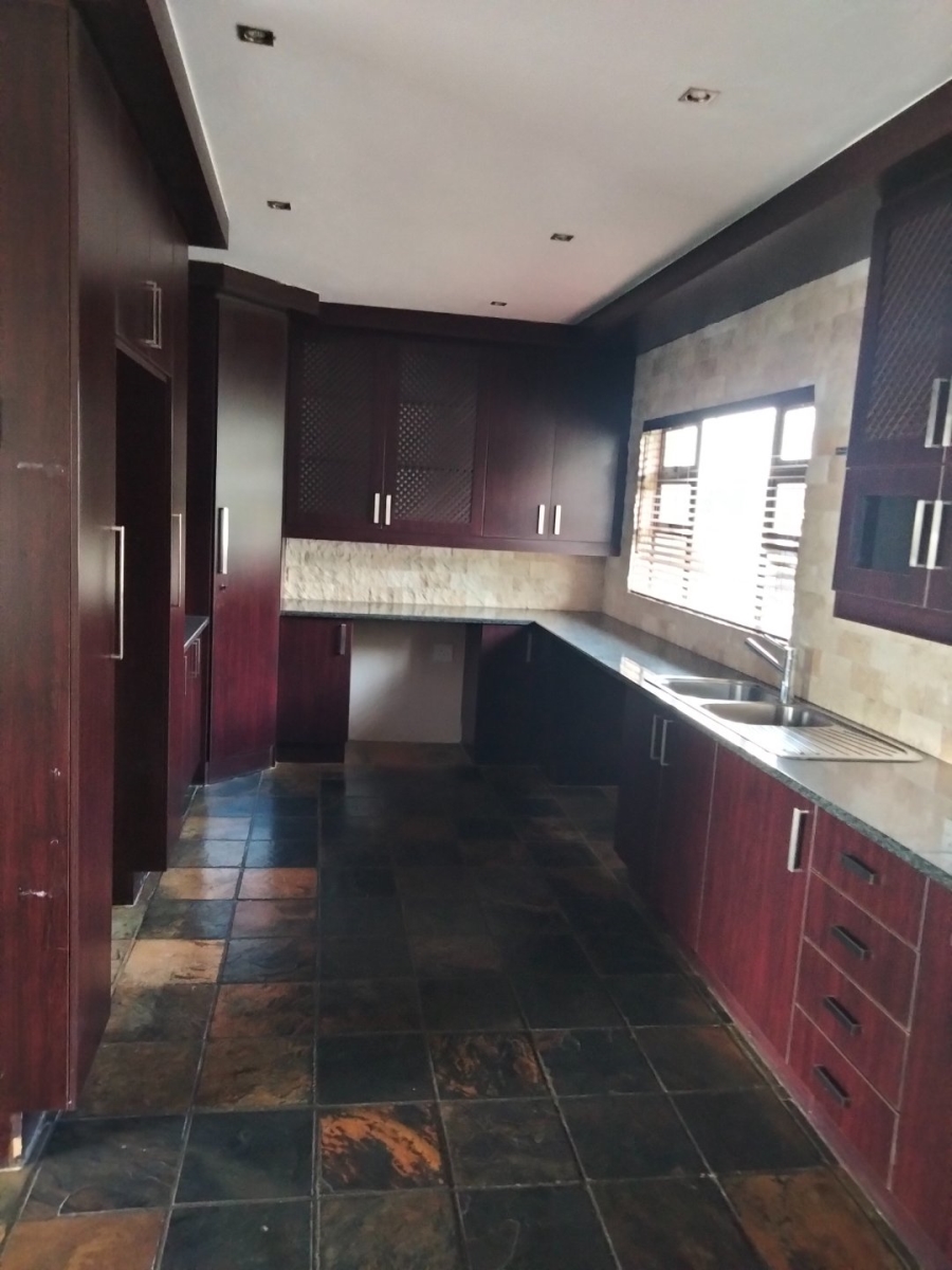 6 Bedroom Property for Sale in Kenmare Gauteng