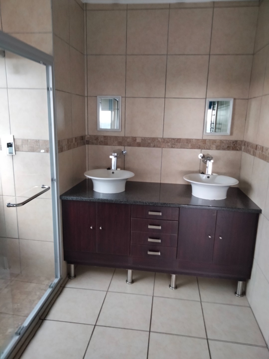 6 Bedroom Property for Sale in Kenmare Gauteng