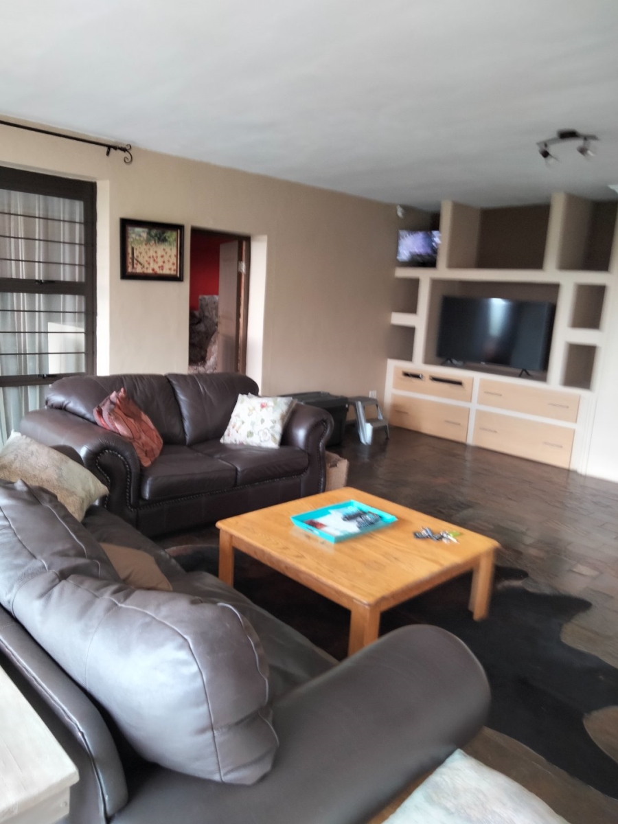 6 Bedroom Property for Sale in Kenmare Gauteng