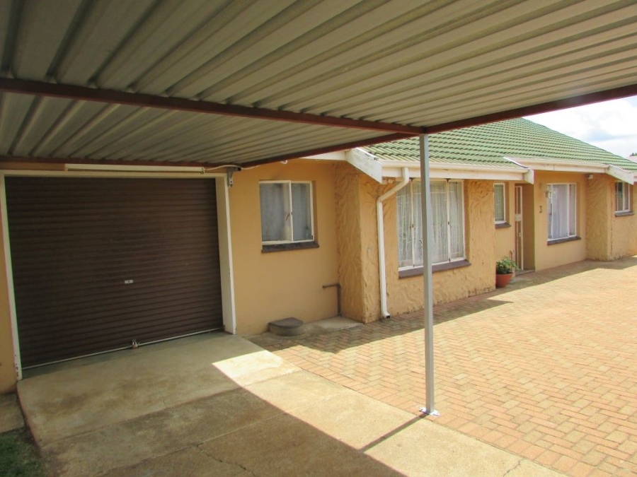 3 Bedroom Property for Sale in Westonaria Gauteng