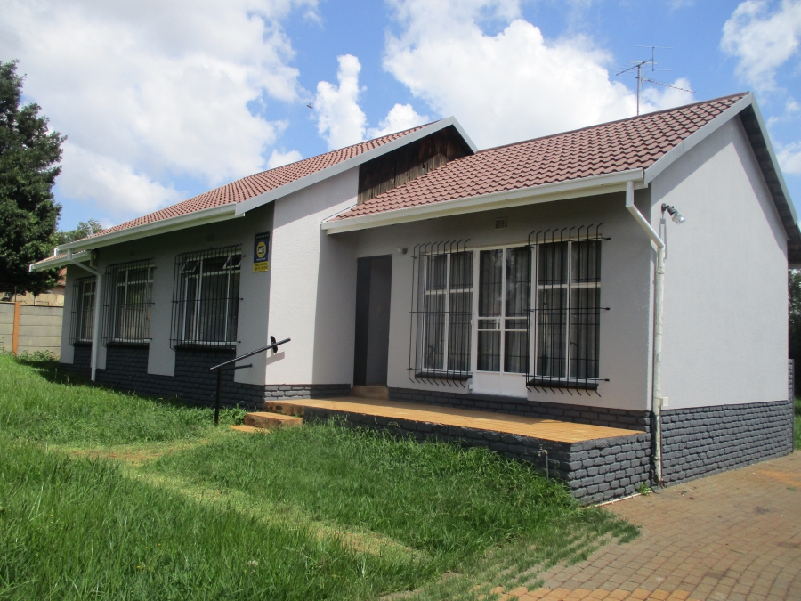 To Let 3 Bedroom Property for Rent in Roodepoort West Gauteng