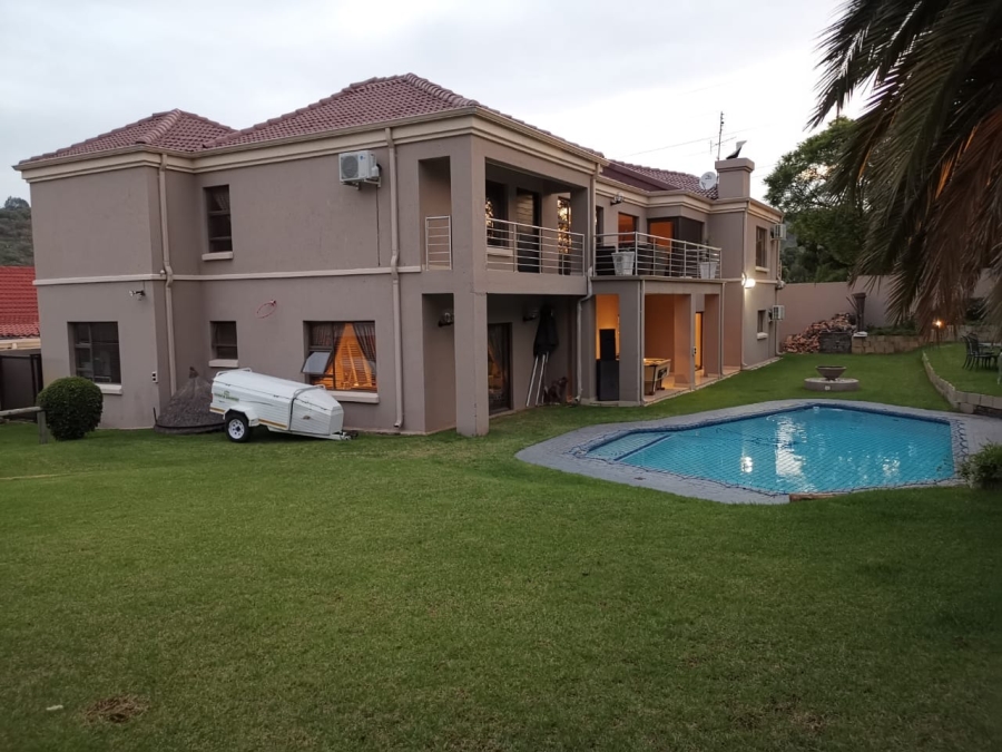 6 Bedroom Property for Sale in Meredale Gauteng