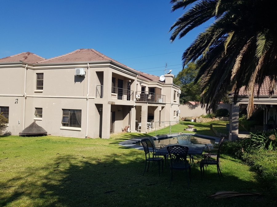 6 Bedroom Property for Sale in Meredale Gauteng