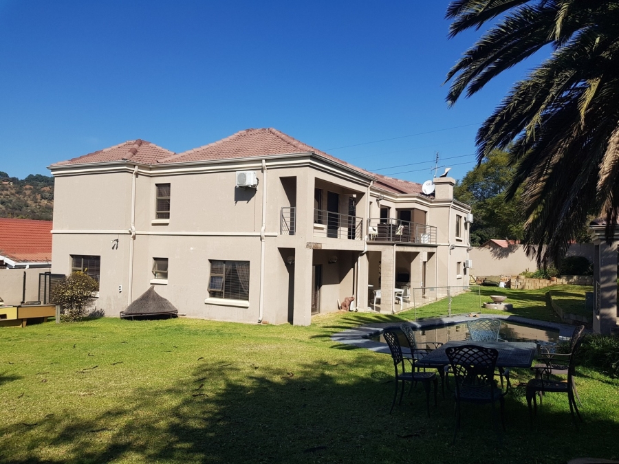 6 Bedroom Property for Sale in Meredale Gauteng