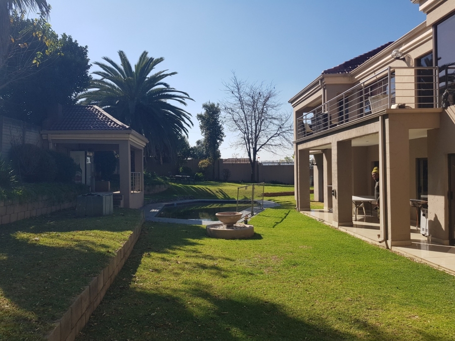 6 Bedroom Property for Sale in Meredale Gauteng