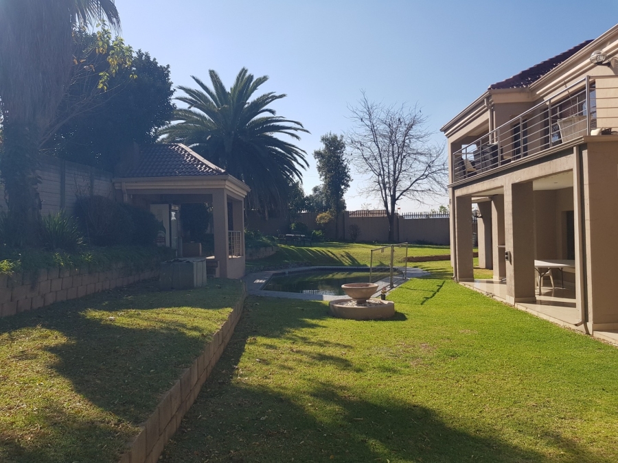 6 Bedroom Property for Sale in Meredale Gauteng