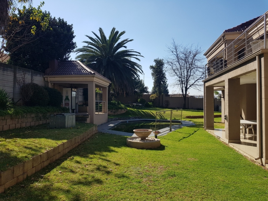 6 Bedroom Property for Sale in Meredale Gauteng