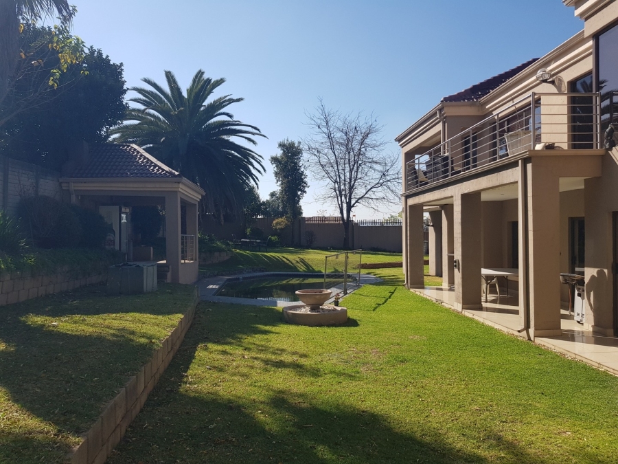 6 Bedroom Property for Sale in Meredale Gauteng