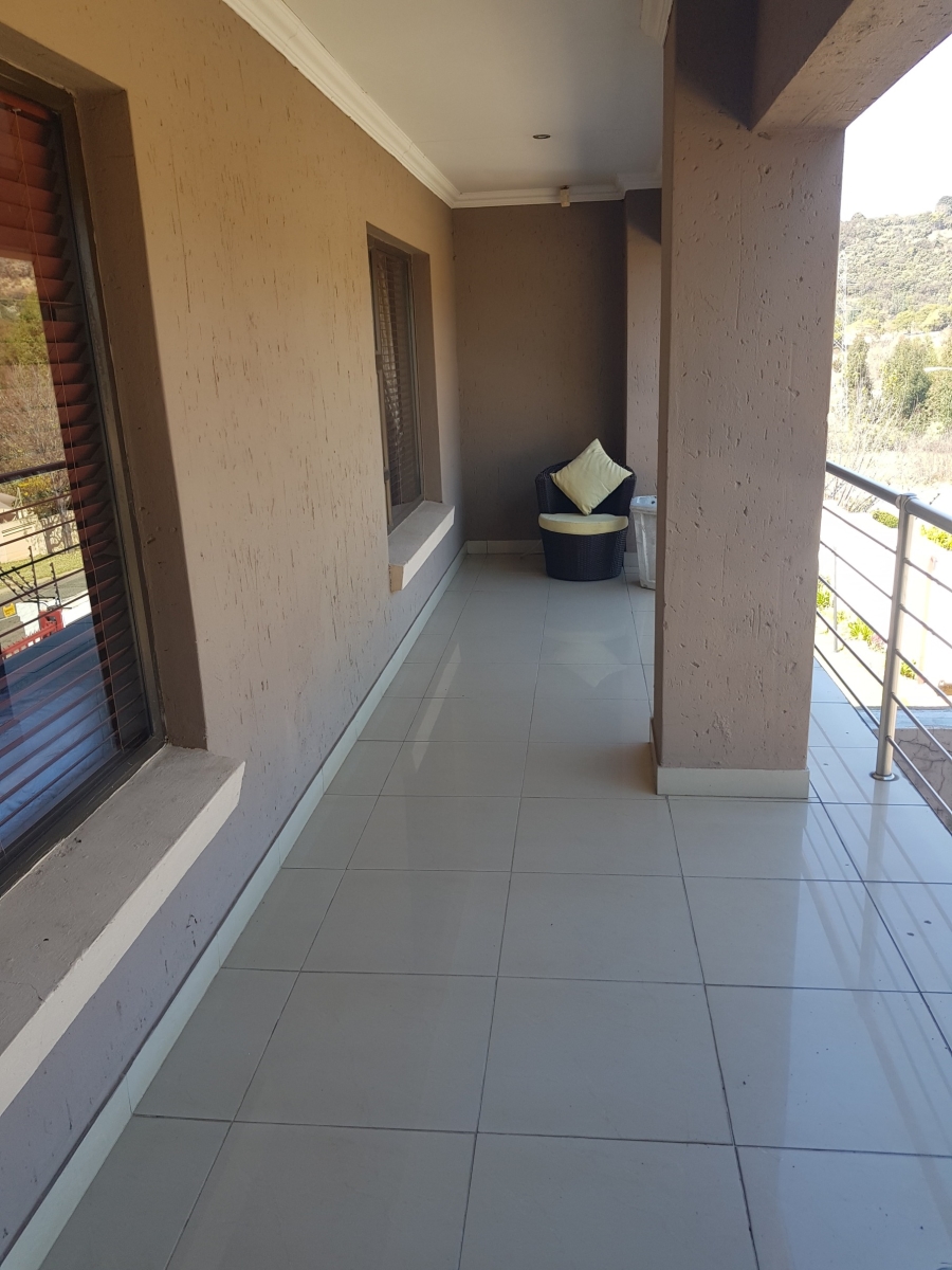 6 Bedroom Property for Sale in Meredale Gauteng