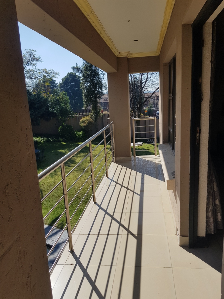 6 Bedroom Property for Sale in Meredale Gauteng