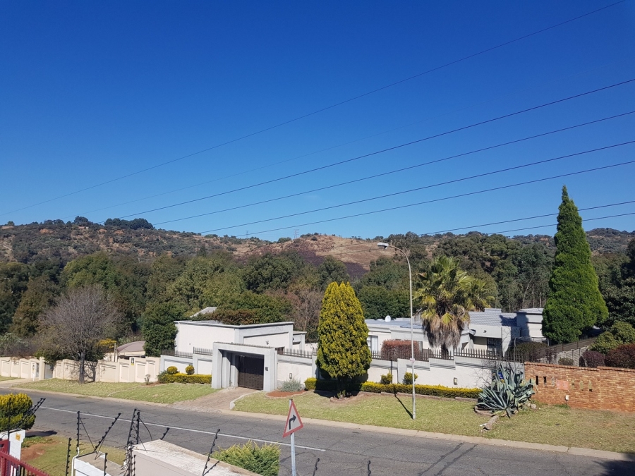 6 Bedroom Property for Sale in Meredale Gauteng