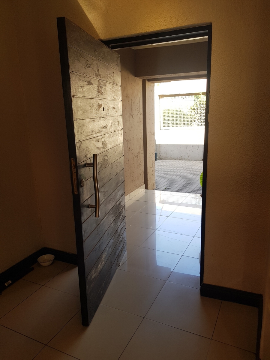 6 Bedroom Property for Sale in Meredale Gauteng