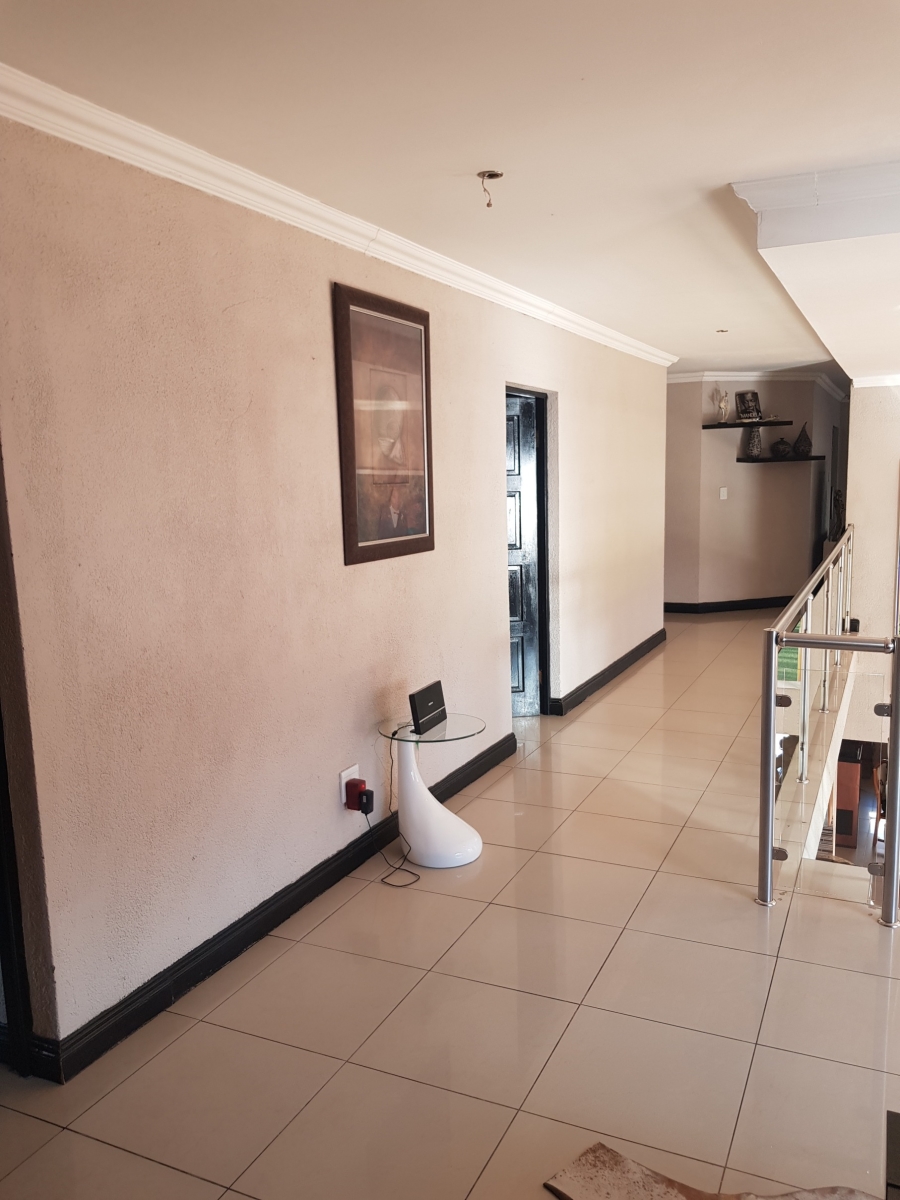 6 Bedroom Property for Sale in Meredale Gauteng