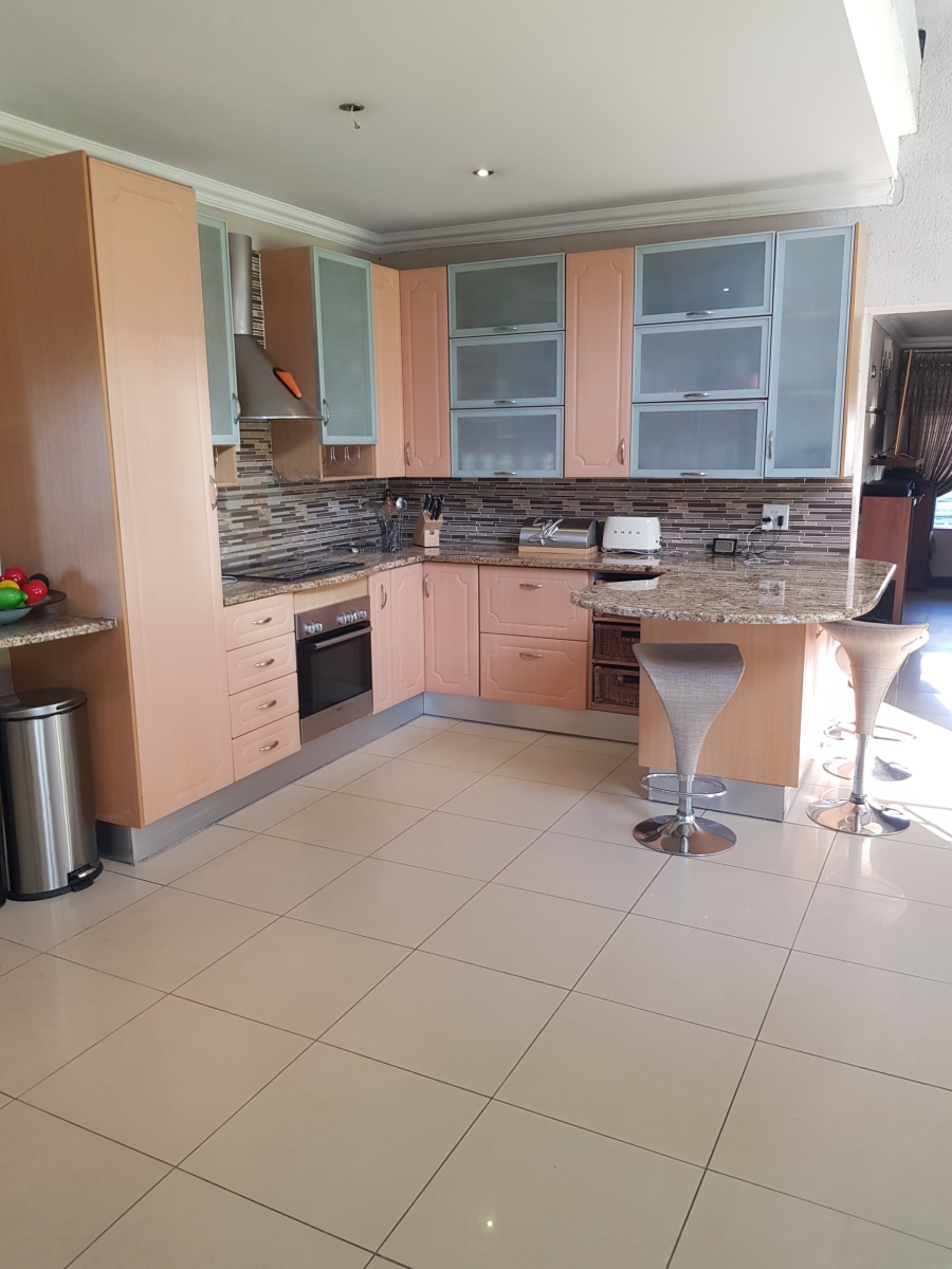 6 Bedroom Property for Sale in Meredale Gauteng