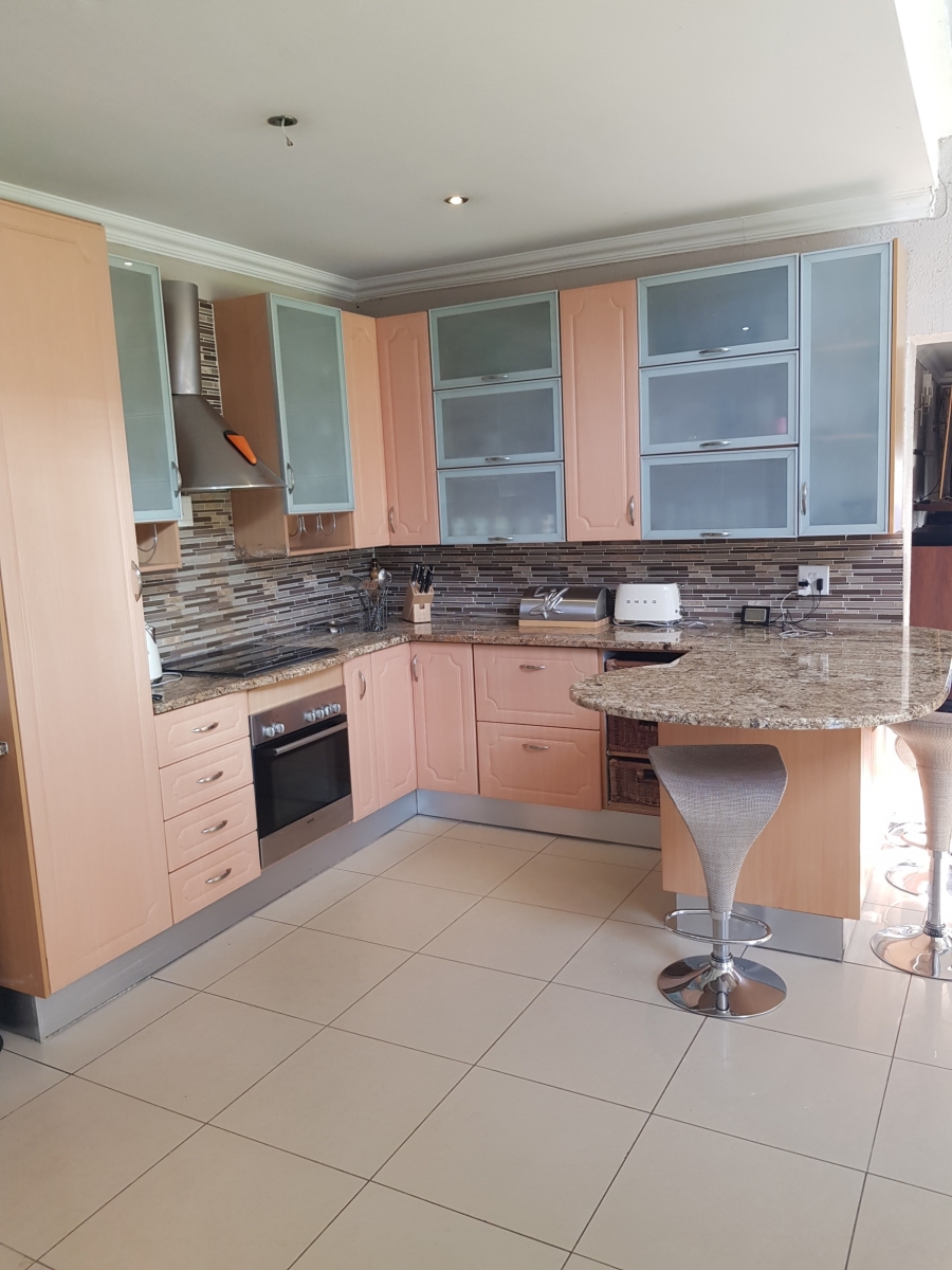 6 Bedroom Property for Sale in Meredale Gauteng