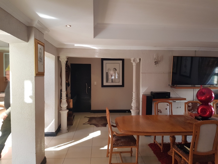 6 Bedroom Property for Sale in Meredale Gauteng